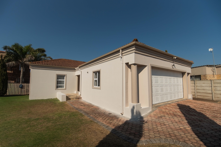 4 Bedroom Property for Sale in Summerstrand Eastern Cape